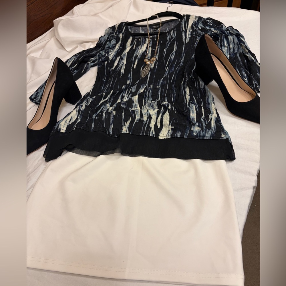 Simply Vera Wang Feminine and Pretty Lace like or styled for grunge. Versatile